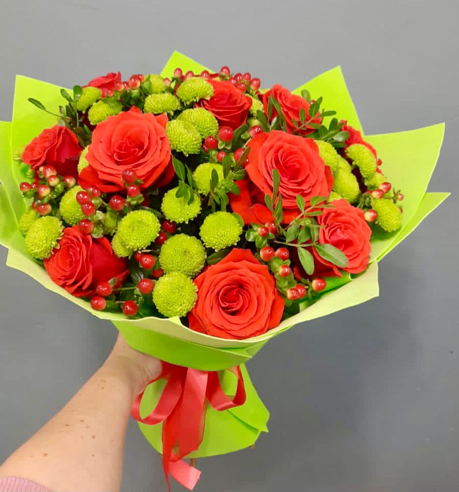 Букет цветов из: Хризантемы и Розы в Елизаветинской Краснодарского края