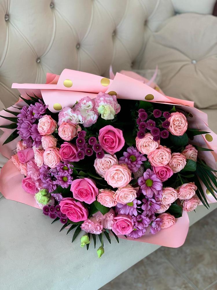 Букет цветов из: Хризантемы, Розы и Лизиантусы в Елизаветинской Краснодарского края