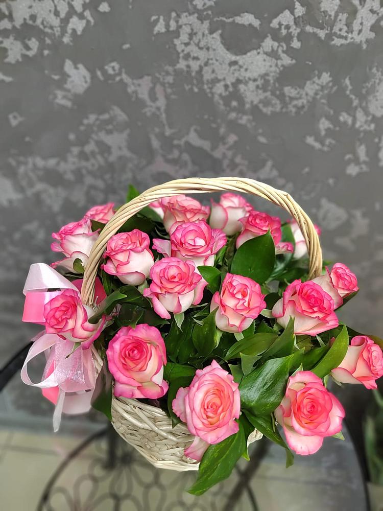 Цветочная композиция из Розы в корзине в Елизаветинской Краснодарского края