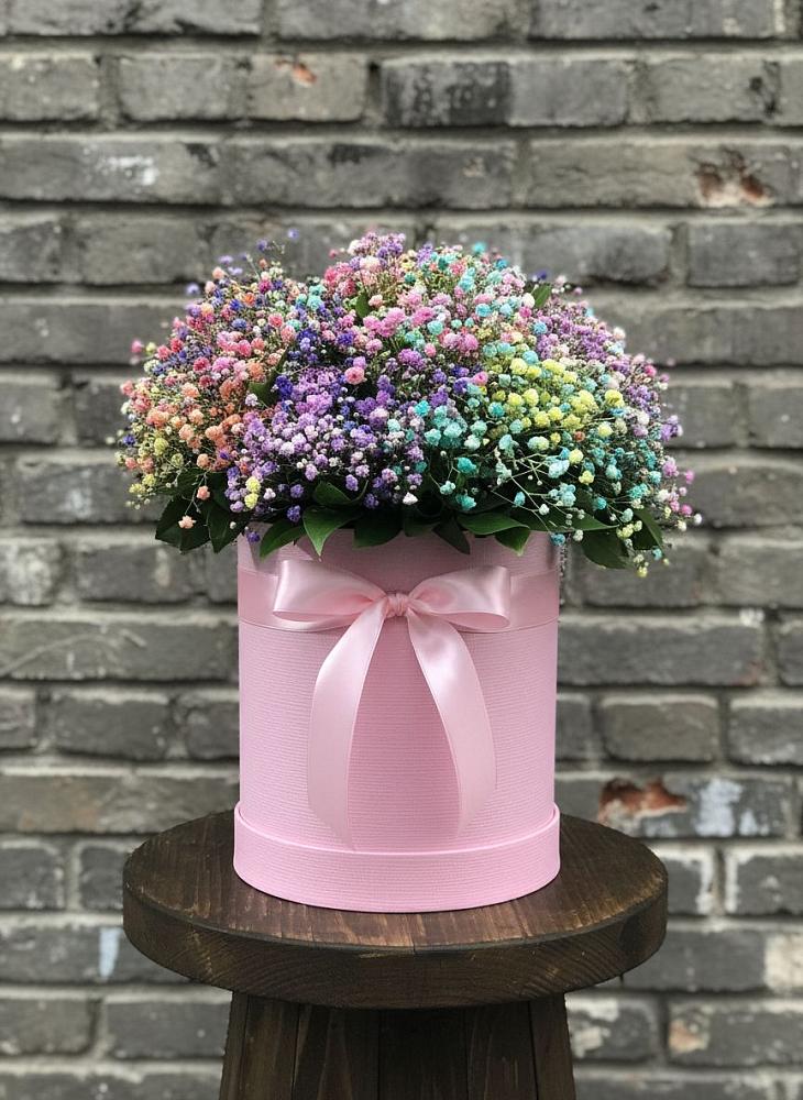 Цветочная композиция из Гипсофила и Розы в шляпной коробке в Елизаветинской Краснодарского края