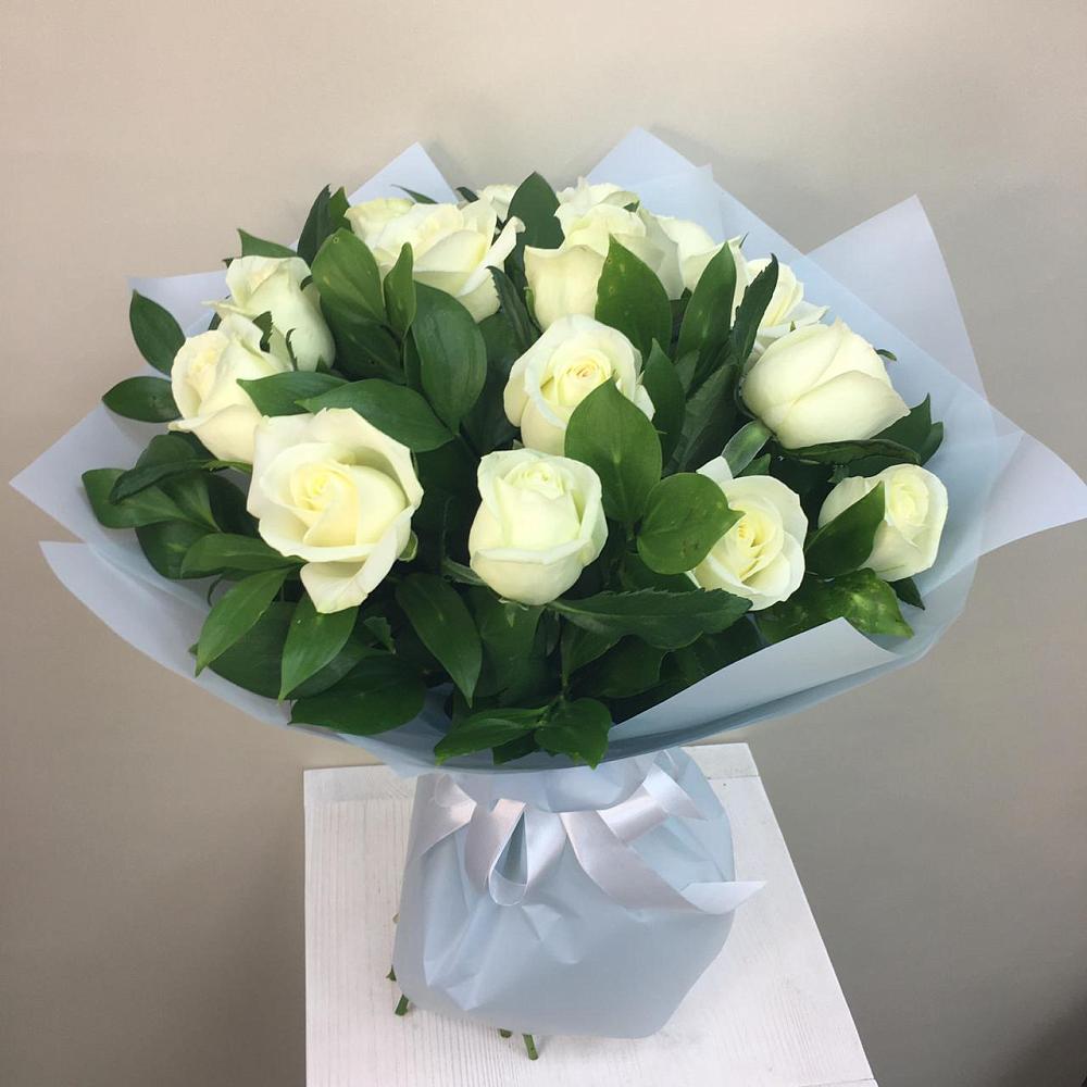 Букет 15 Белых роз Проуд в Елизаветинской Краснодарского края