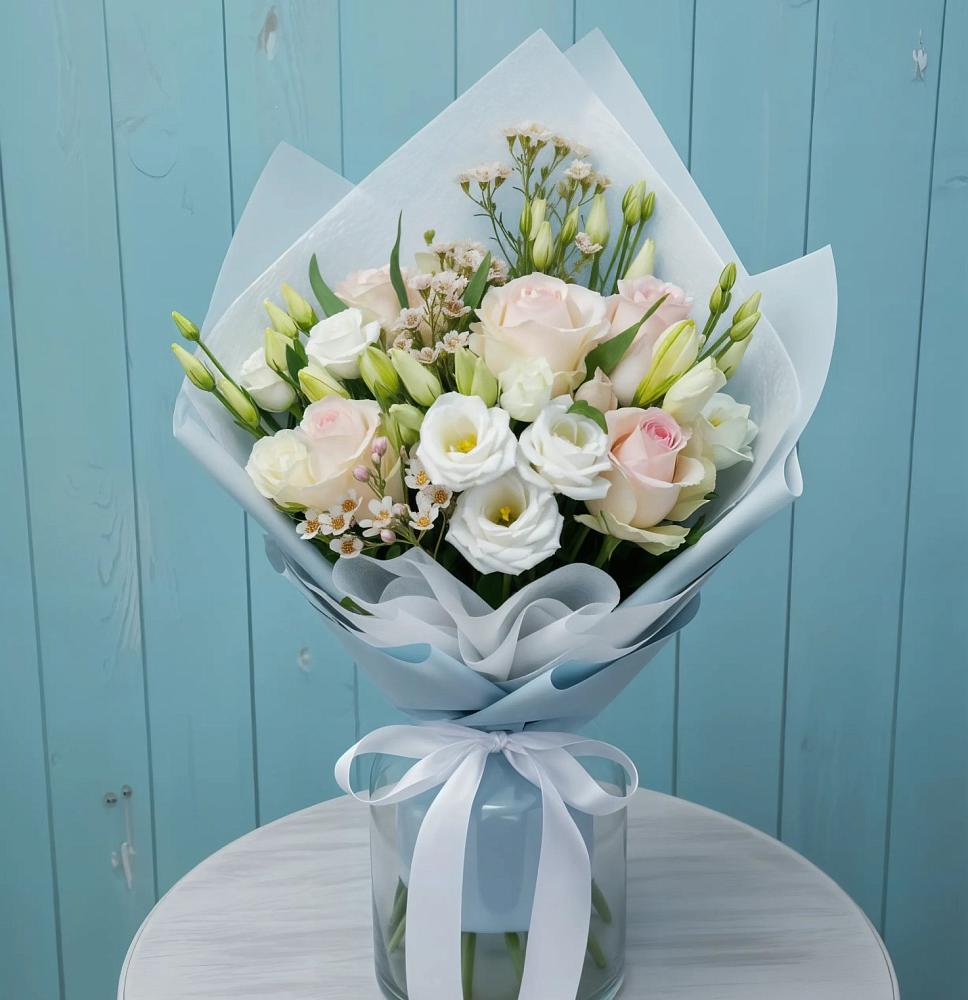 Букет цветов из: Розы и Лизиантусы в Елизаветинской Краснодарского края