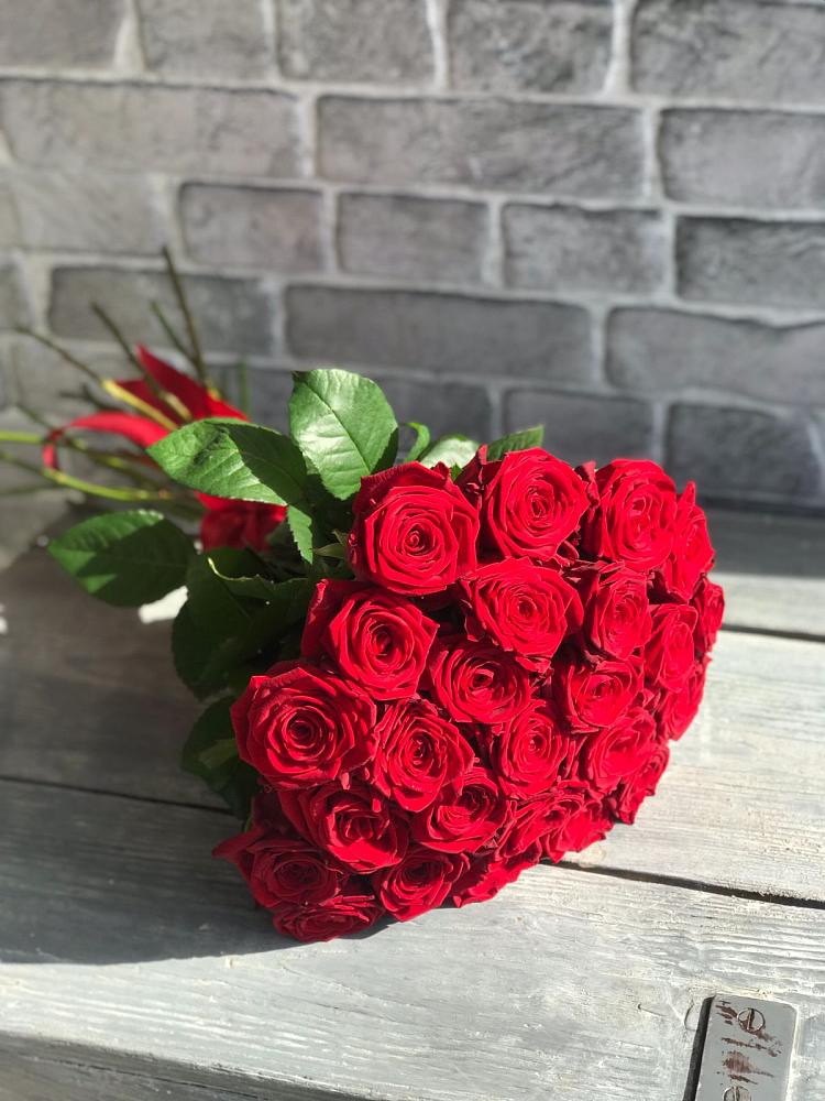 Букет Красные розы Фридом в Елизаветинской Краснодарского края