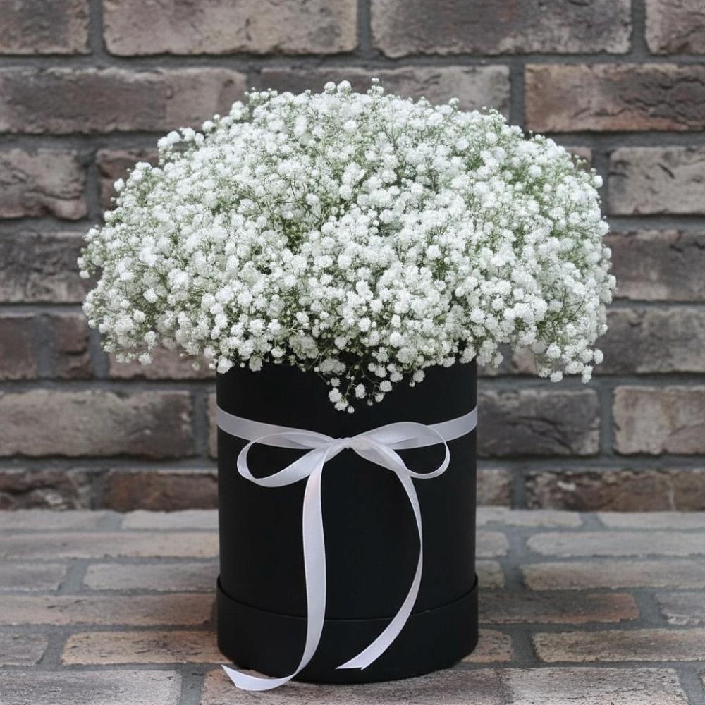 Цветочная композиция из Гипсофила в шляпной коробке в Елизаветинской Краснодарского края