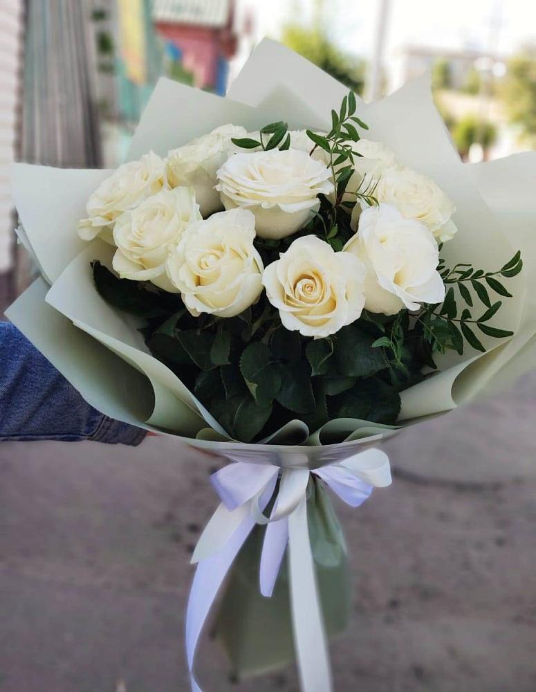 Букет Белые розы Проуд в Елизаветинской Краснодарского края