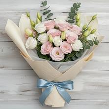 Букет цветов из:  Лизиантусы в Елизаветинской Краснодарского края