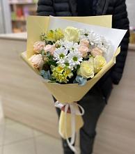 Букет цветов из:  Альстромерии, Розы и Хризантемы в Елизаветинской Краснодарского края