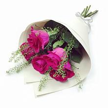 Букет цветов из:  Розы в Елизаветинской Краснодарского края