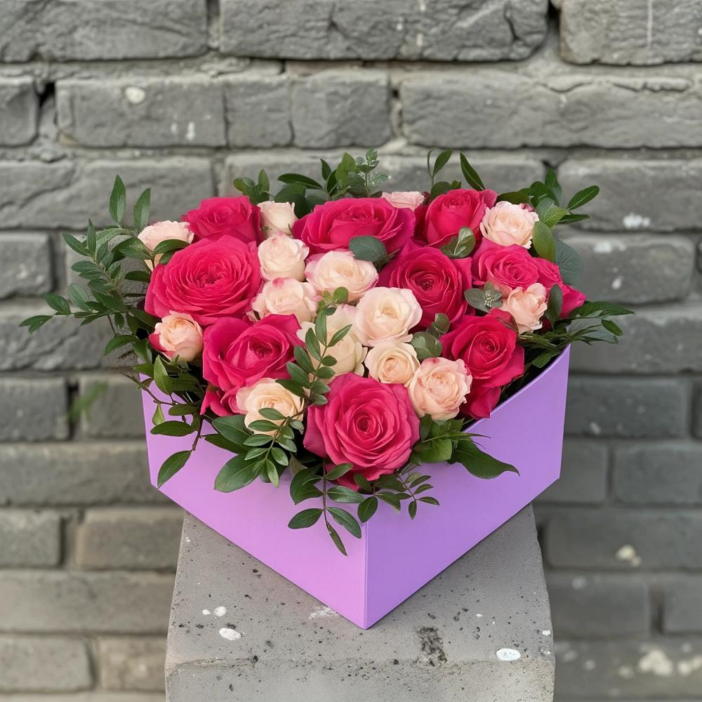 Цветочная композиция из Розы в коробке в Елизаветинской Краснодарского края