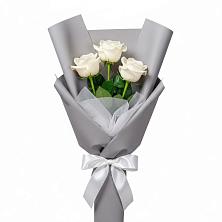 Букет 3 белые розы в Елизаветинской Краснодарского края