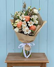 Букет цветов из:  Альстромерии, Лизиантусы, Розы и Хризантемы в Елизаветинской Краснодарского края