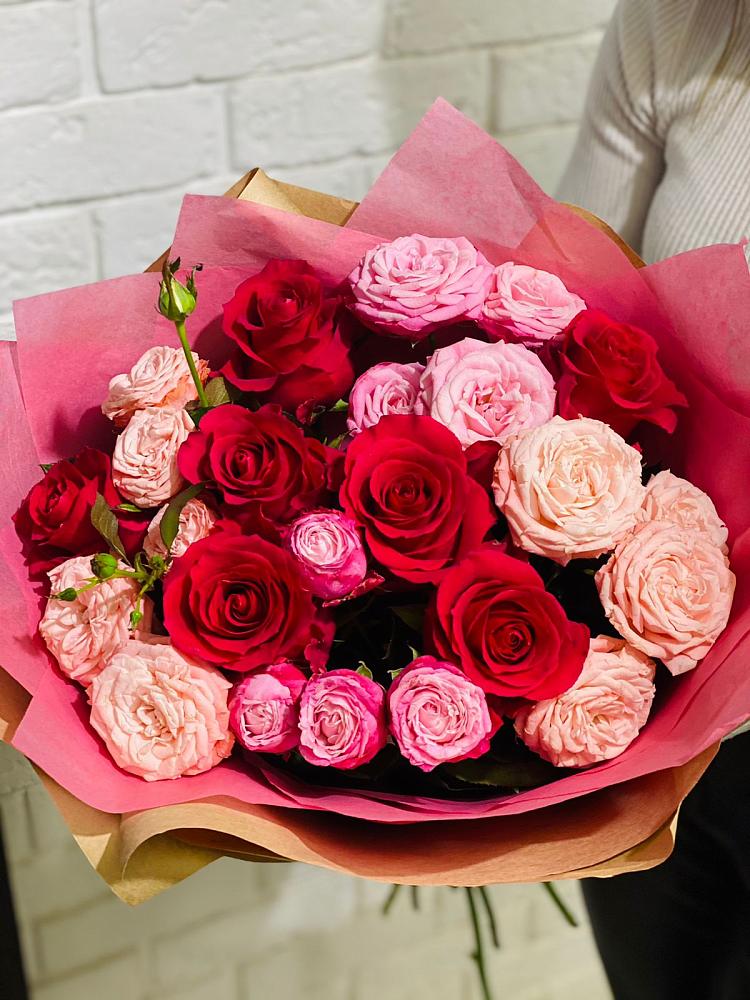 Букет цветов из: Розы в Елизаветинской Краснодарского края