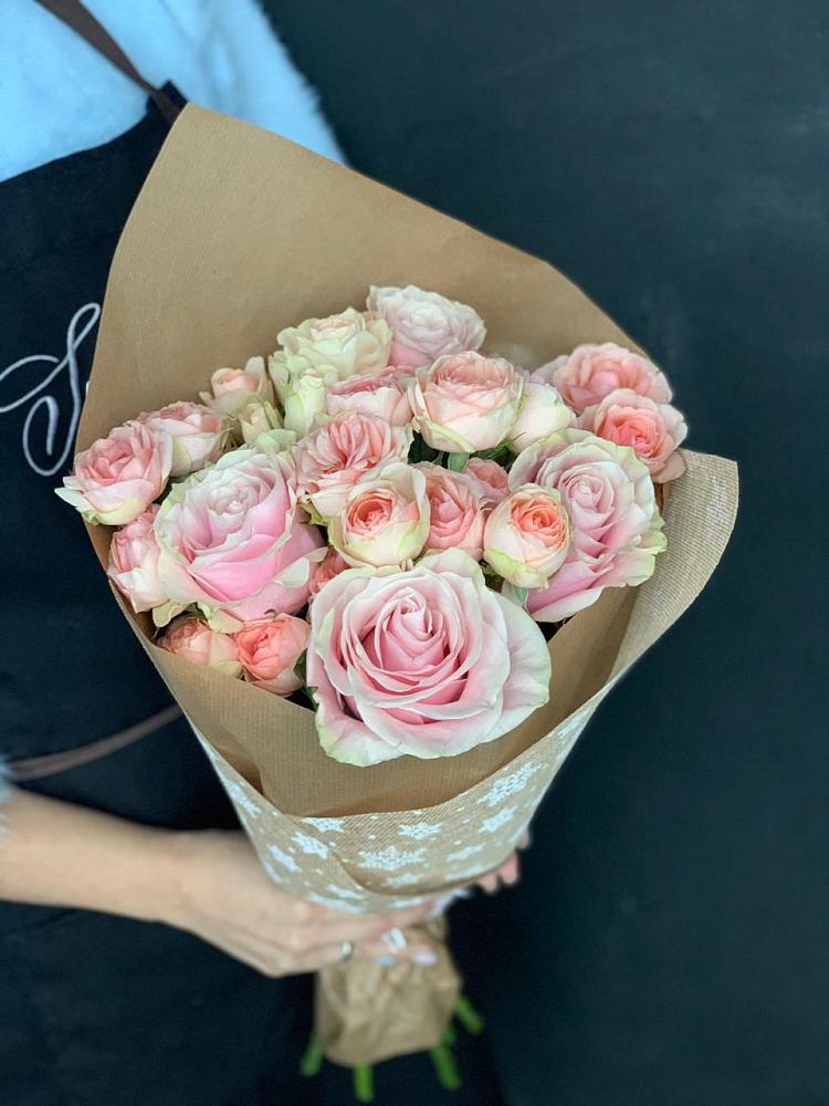 Букет цветов из: Хризантемы и Розы в Елизаветинской Краснодарского края