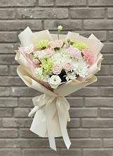 Букет цветов из:  Гвоздики, Розы, Лизиантусы и Хризантемы в Елизаветинской Краснодарского края