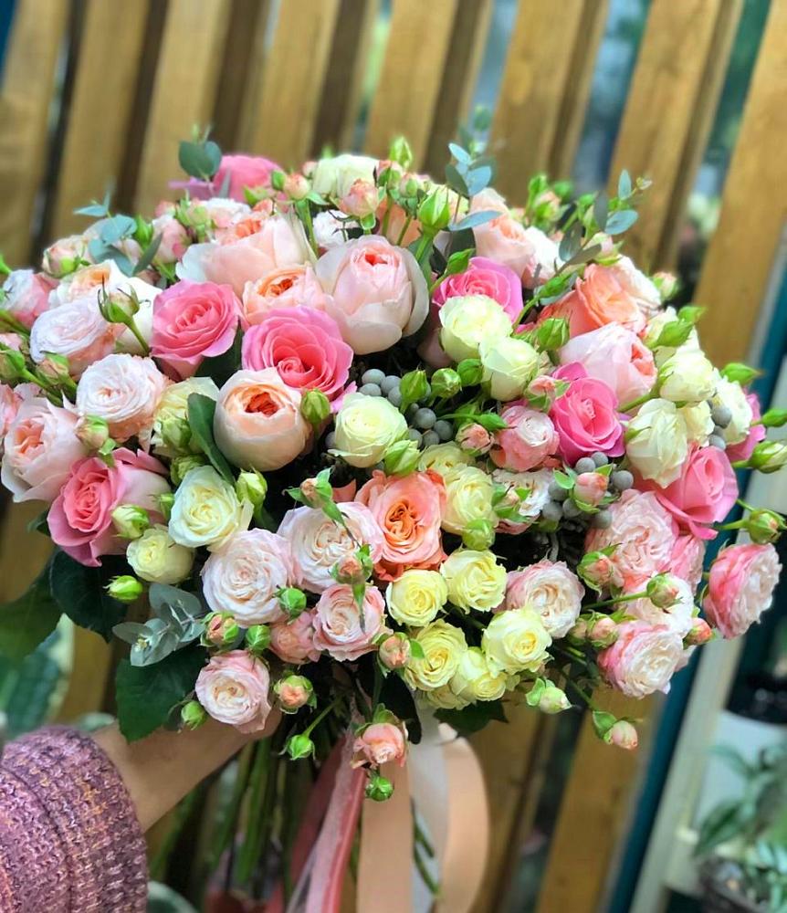 Букет цветов из: Розы в Елизаветинской Краснодарского края