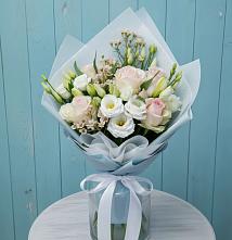 Букет цветов из:  Розы и Лизиантусы в Елизаветинской Краснодарского края