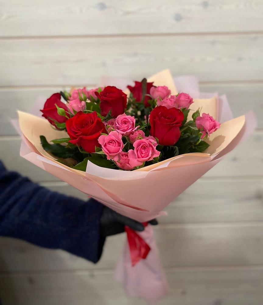 Букет цветов из: Розы в Елизаветинской Краснодарского края