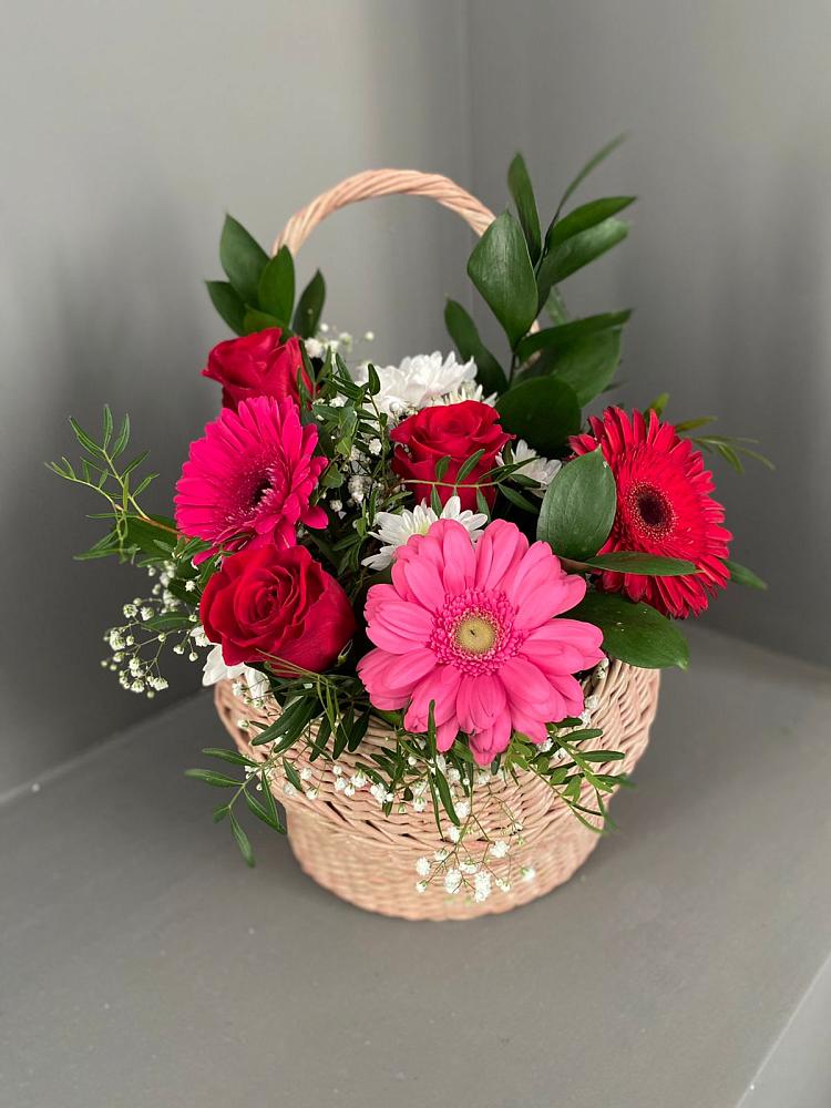 Цветочная композиция из Розы, Хризантемы и Герберы в корзине в Елизаветинской Краснодарского края