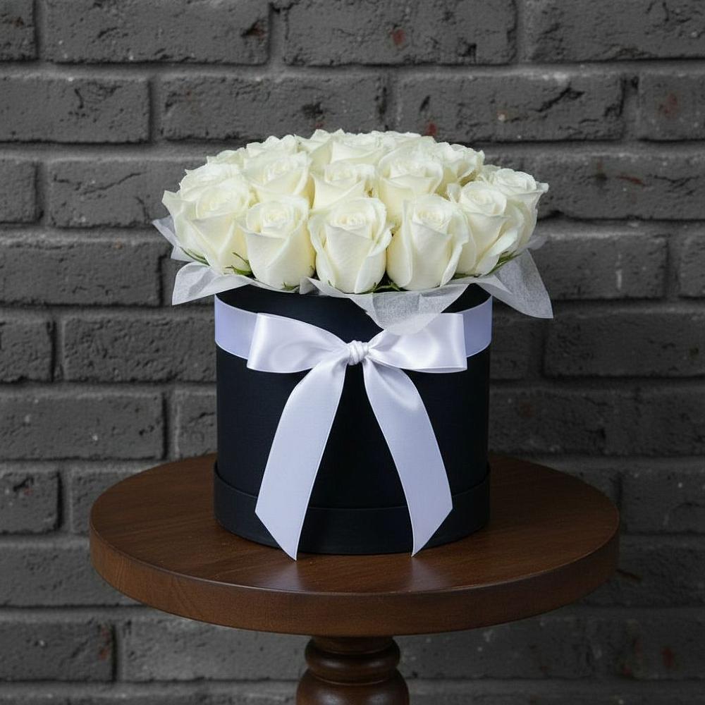 Цветочная композиция из Розы в шляпной коробке в Елизаветинской Краснодарского края