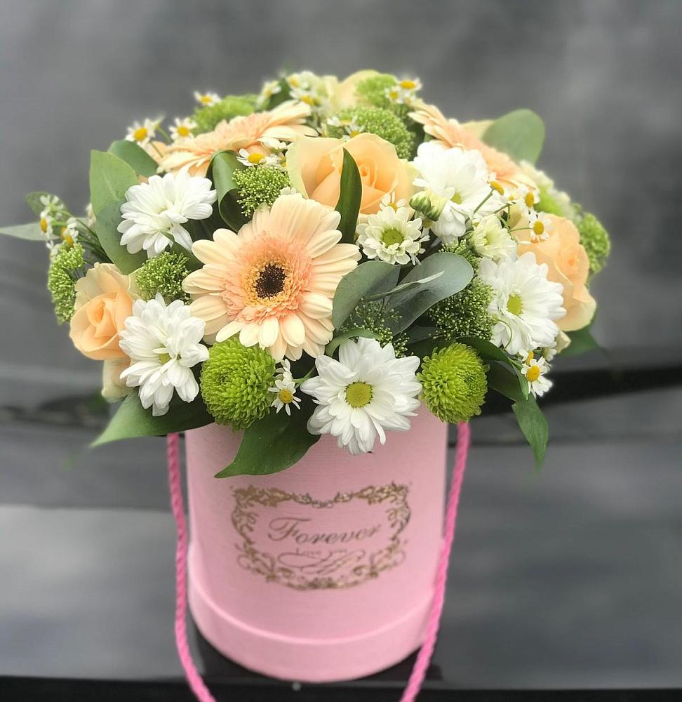 Цветочная композиция из Розы, Герберы и Хризантемы в шляпной коробке в Елизаветинской Краснодарского края