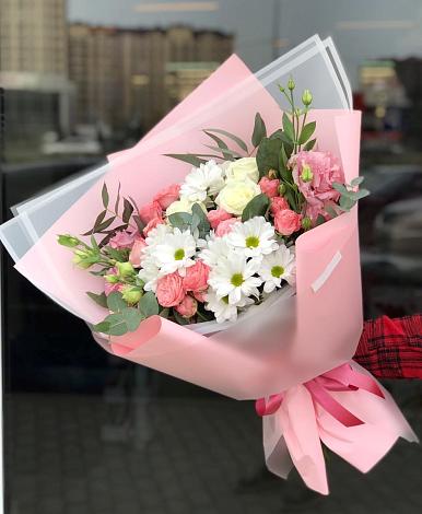 Букет цветов из: Розы, Лизиантусы и Хризантемы в Елизаветинской Краснодарского края
