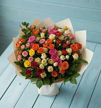 Букет Микс из разноцветных кустовых роз в Елизаветинской Краснодарского края