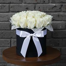 Цветочная композиция из Розы в шляпной коробке в Елизаветинской Краснодарского края